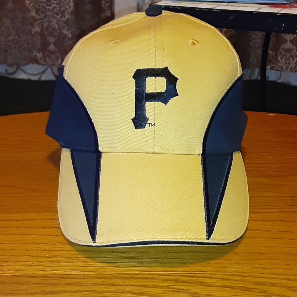 Pittsburgh Pirates embroidered baseball cap